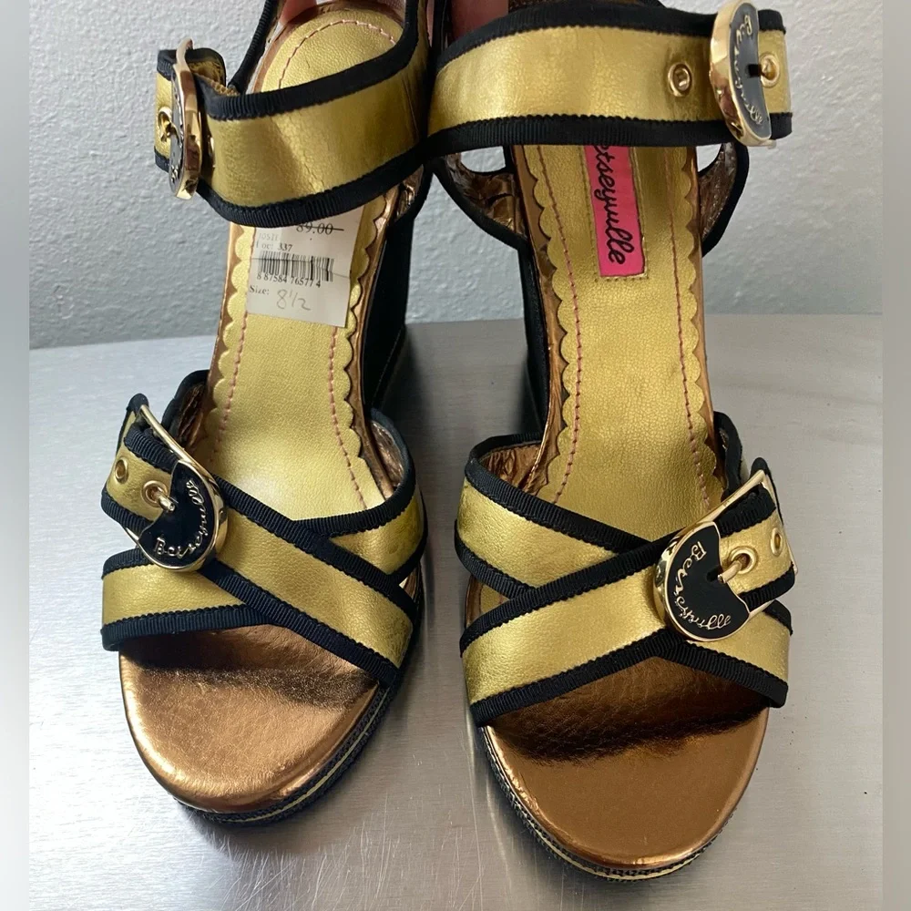 BETSEY JOHNSON… WOMENS Chic Gold and Black Wedge Sandals